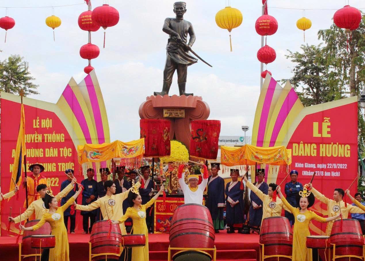 AN GIANG TỔ CHỨC LỄ HỘI TRUYỀN THỐNG KỶ NIỆM 158 NĂM NGÀY HY SINH ANH HÙNG DÂN TỘC NGUYỄN TRUNG TRỰC