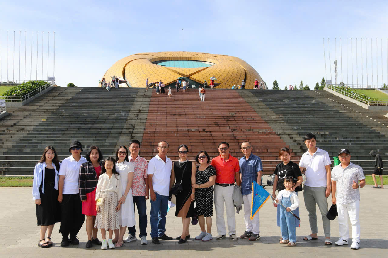 Tour tiêu chuẩn