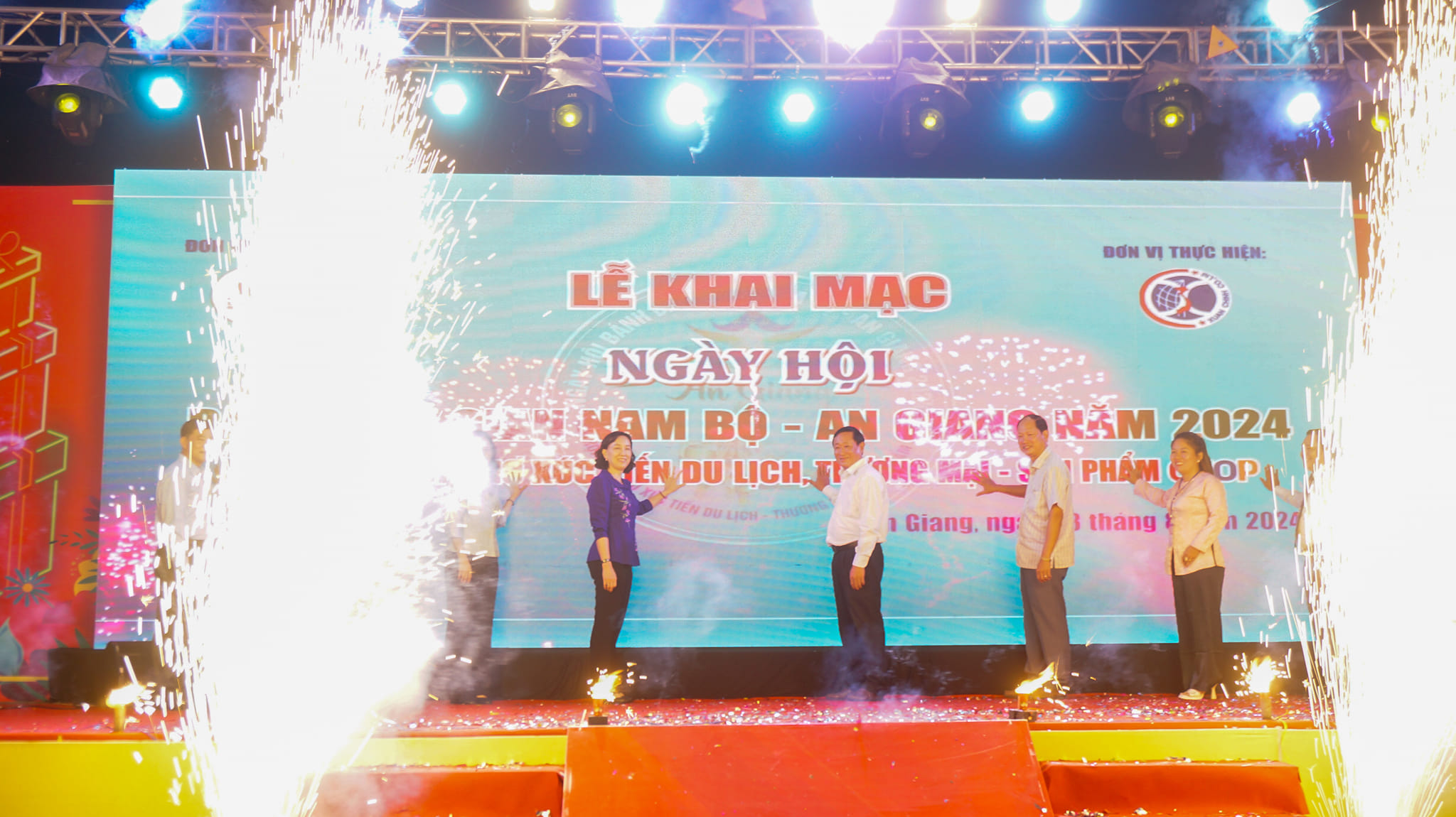 OPENING OF THE SOUTHERN FOLK BAKE FESTIVAL - AN GIANG IN 2024 COMBINED WITH THE FAIR FOR PROMOTING TOURISM, TRADE - OCOP PRODUCTS