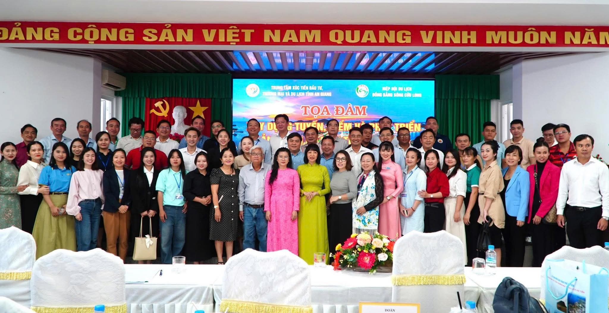 TỌA ĐÀM “XÂY DỰNG TUYẾN, ĐIỂM  VÀ PHÁT TRIỂN SẢN PHẨM DU LỊCH TỈNH AN GIANG”