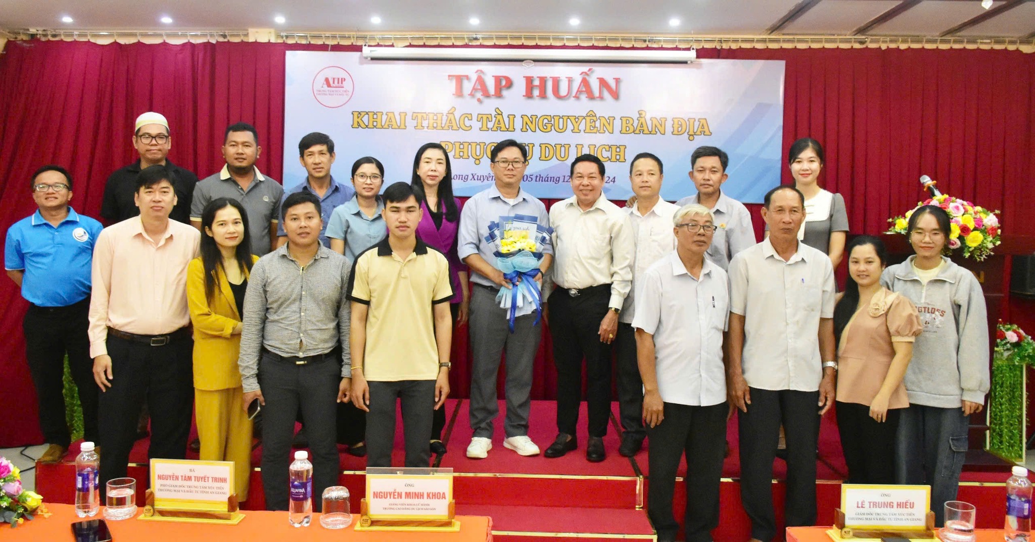 LỚP TẬP HUẤN KHAI THÁC TÀI NGUYÊN BẢN ĐỊA PHỤC VỤ DU LỊCH