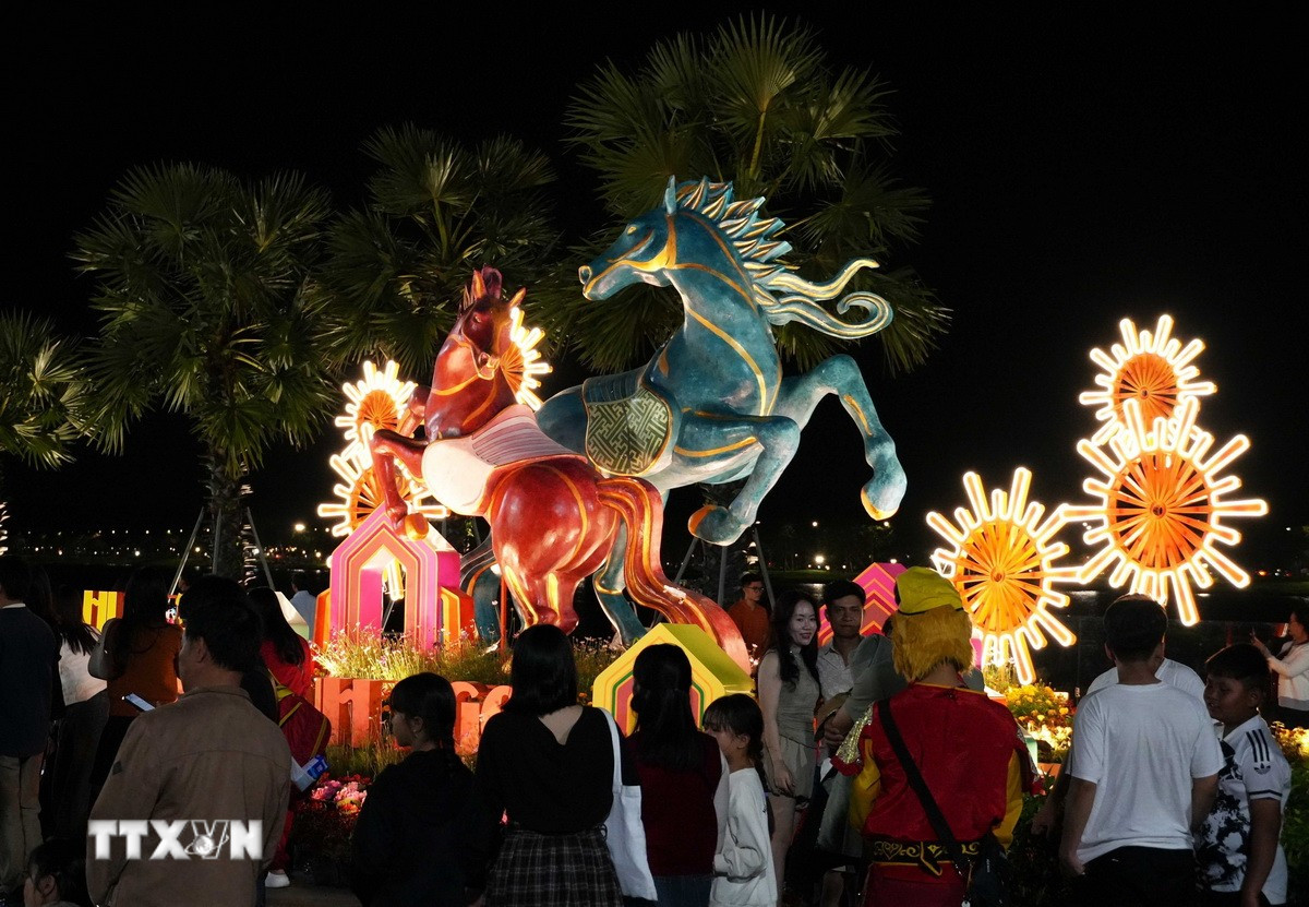 Du lịch cả nước khởi sắc sôi động sau kỳ nghỉ dài 9 ngày Tết Nguyên Đán 2026