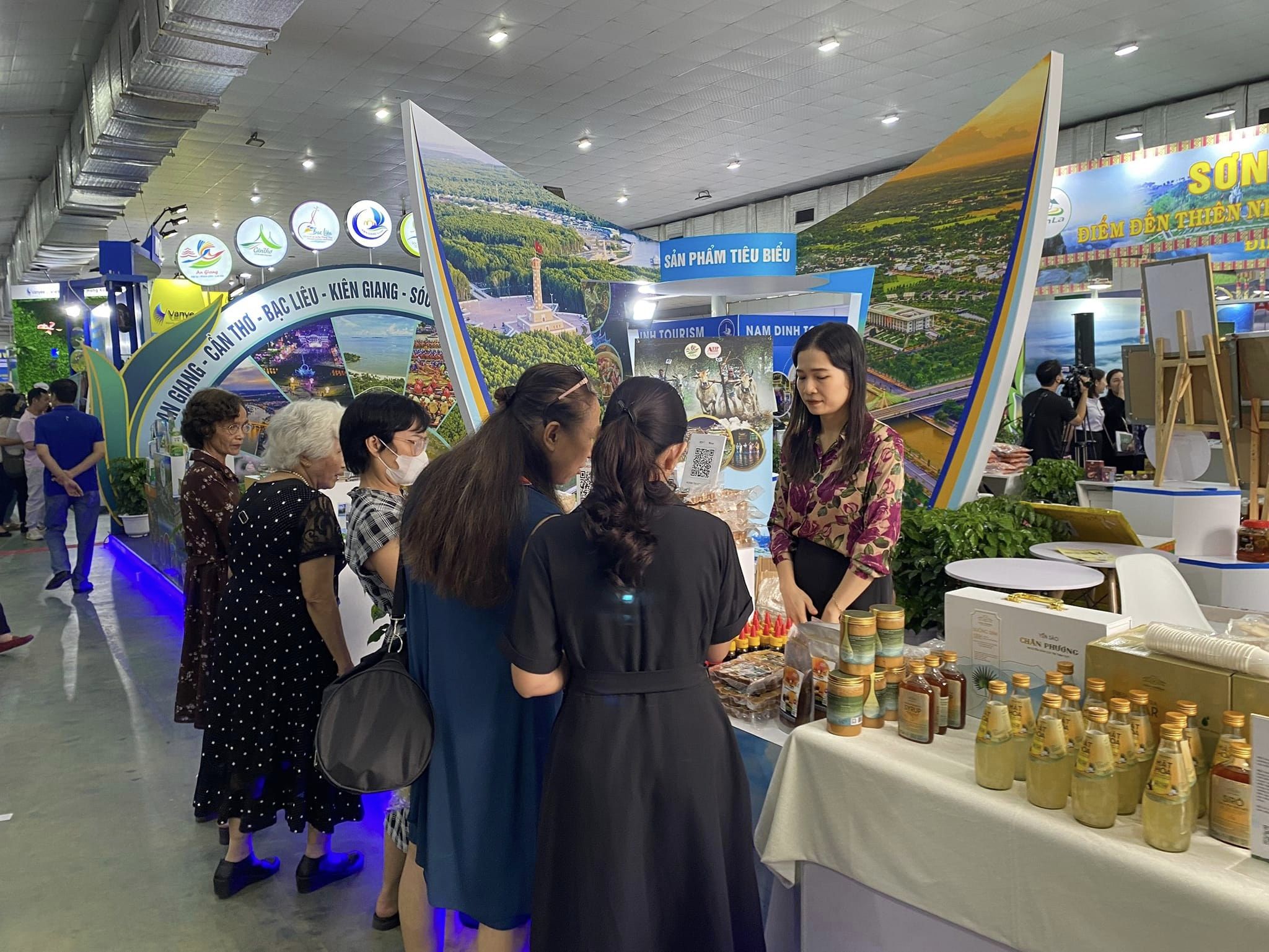 An Giang promotes tourism promotion at Vietnam International Tourism Fair - VITM Hanoi in 2024