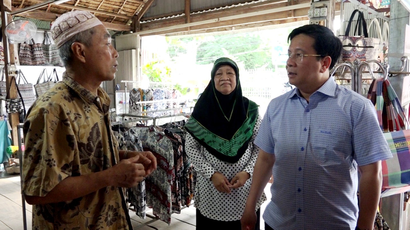 Chairman of An Giang Provincial People's Committee Ho Van Mung surveyed the province's tourist attractions
