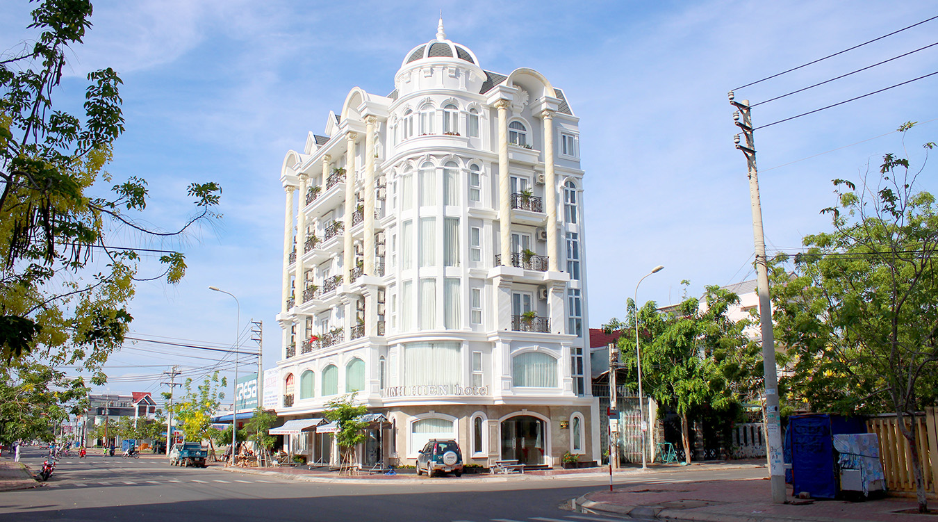 Tour tiêu chuẩn