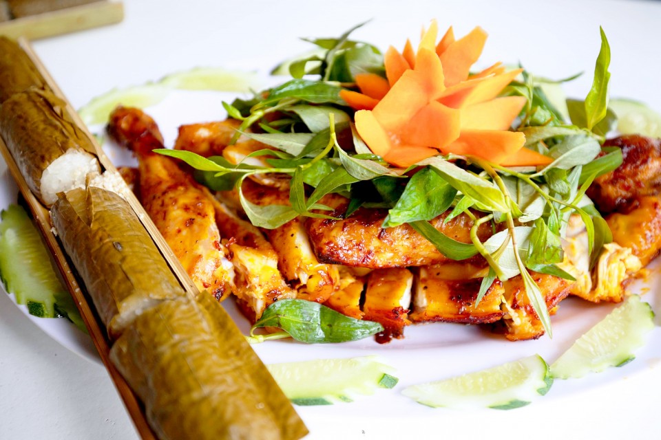 Gà nướng cơm lam