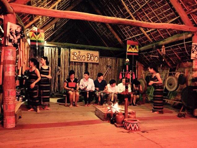 Đến buôn Đôn nghe tích huyền thoại Ama Kong