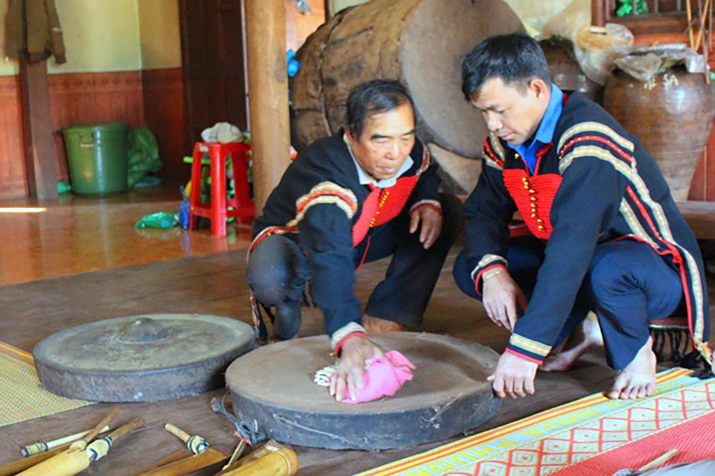 Níu giữ hồn thiêng đại ngàn: Nỗi niềm nghệ nhân