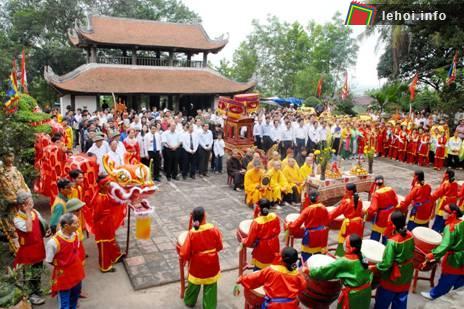 Long Doi Son pagoda festival