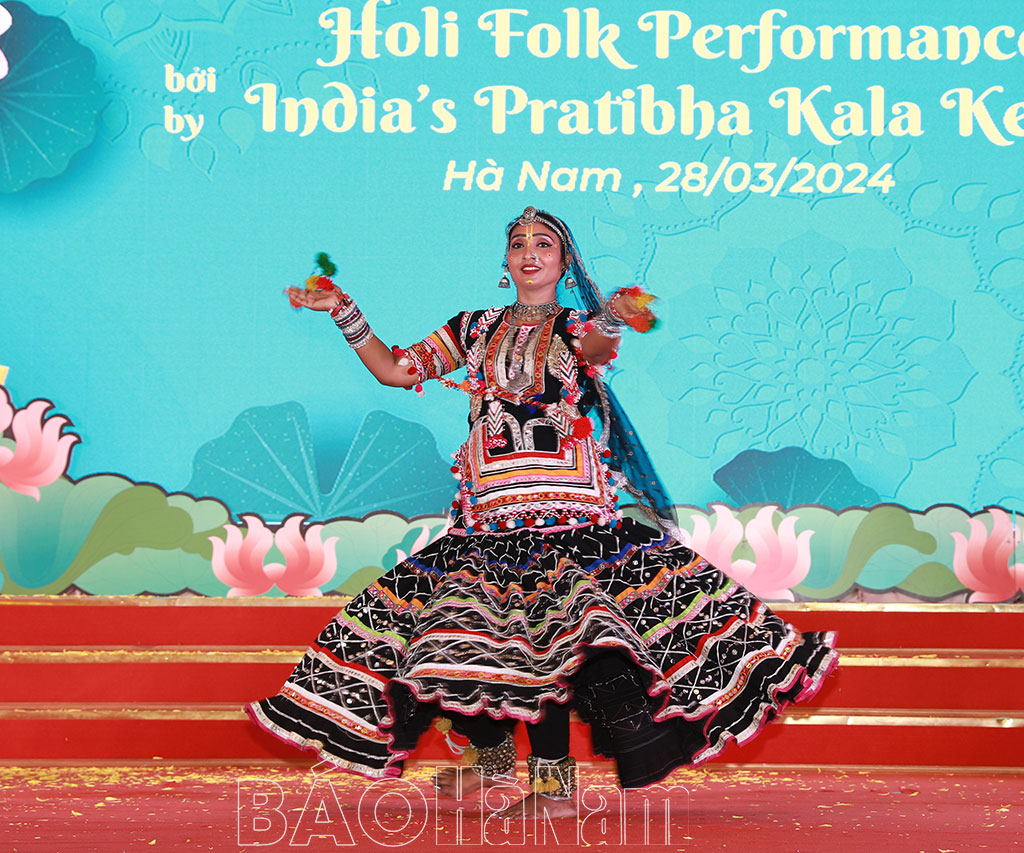 Featured Holi folk performance program (India) and traditional arts of Ha Nam