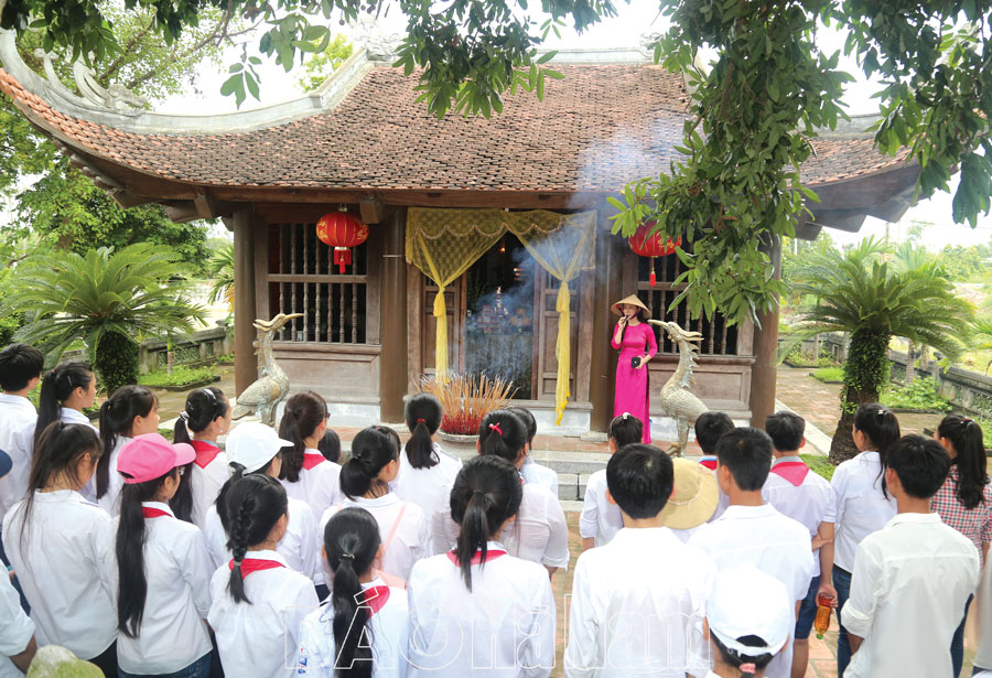 Temple of 10 female martyrs of Lam Ha militia