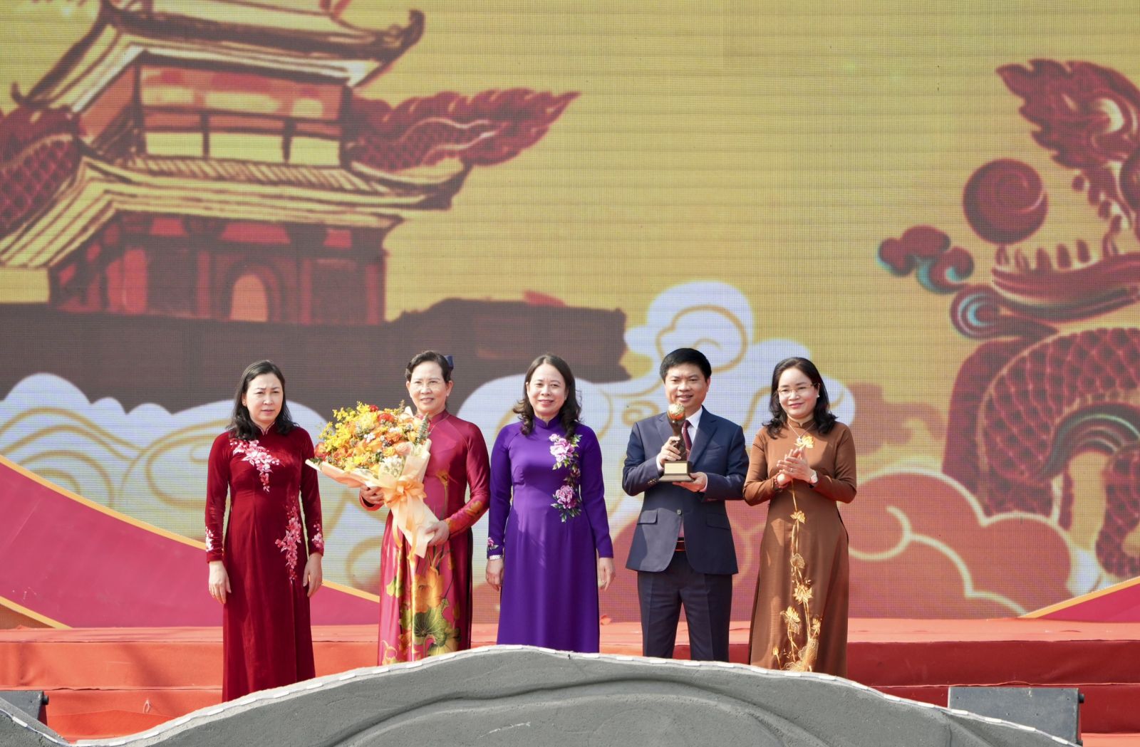 Ha Nam Tourism won the world tourism award for 2 consecutive years