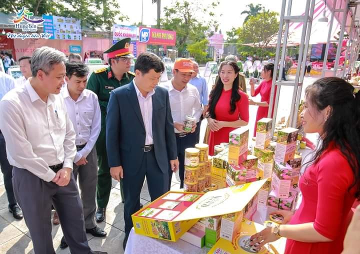 Rộn ràng khai mạc tuần văn hóa, thể thao, du lịch Hưng Yên