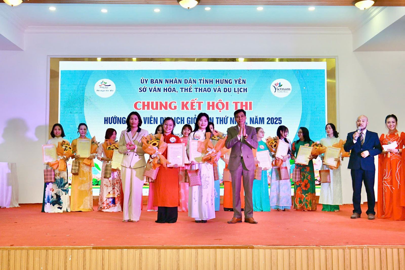 Trao giải Hội thi Hướng dẫn viên giỏi tỉnh Hưng Yên lần thứ nhất, năm 2025
