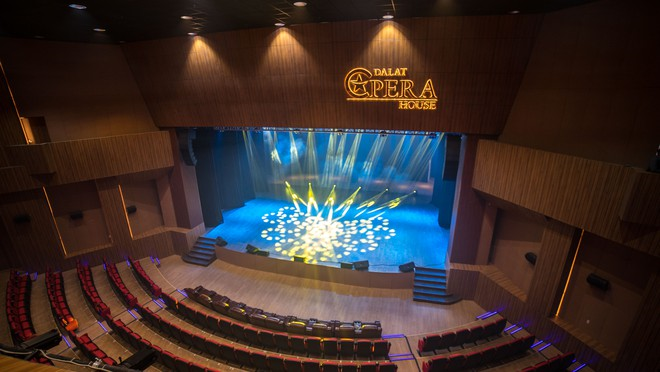 Dàn nghệ sĩ hát khai trương nhà hát opera 250 tỉ ở Đà Lạt