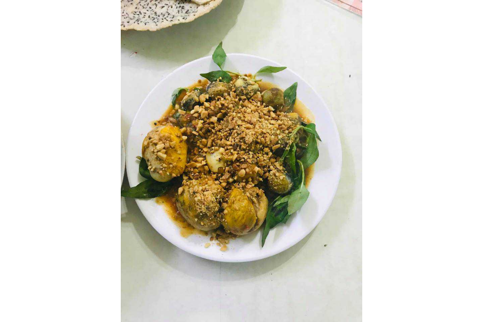 Trứng Lộn Và Cút Lộn Xào Me