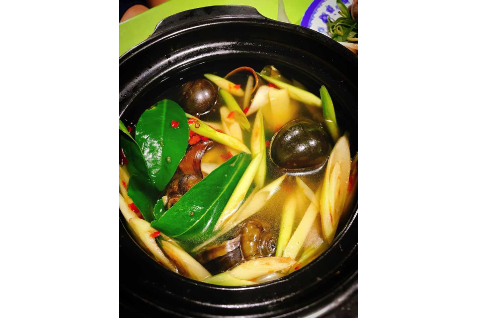 Ốc Bươu Hấp Sả