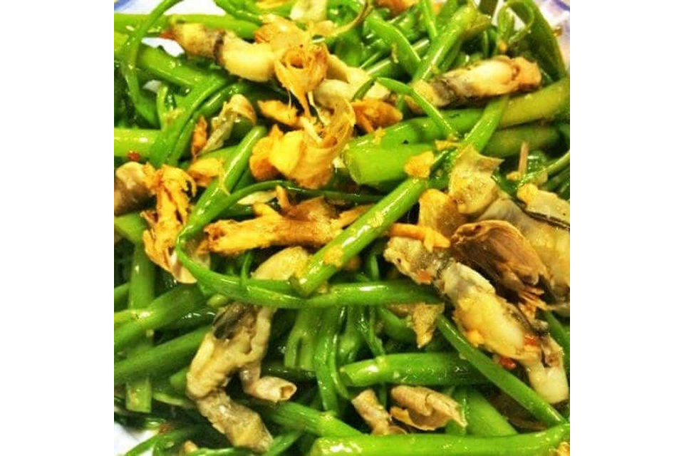 Ốc Bươu Xào Rau Muống