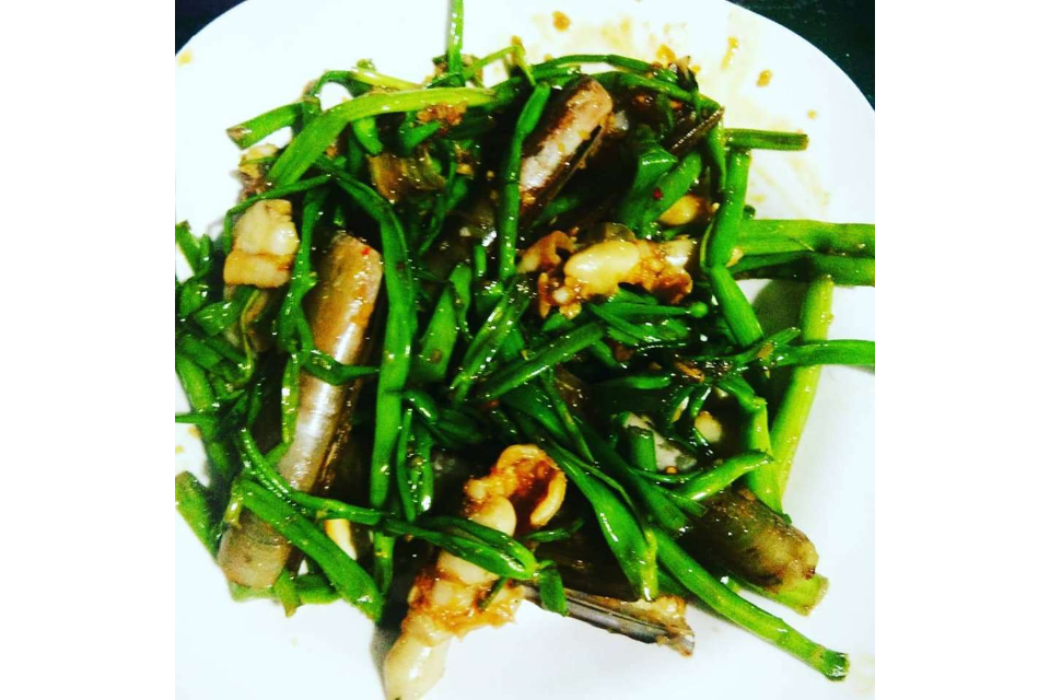 Ốc Móng Tay Xào Rau
