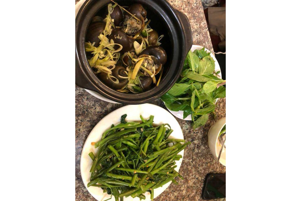 Ốc Nhồi Thịt, Rau Muống Xào Tỏi