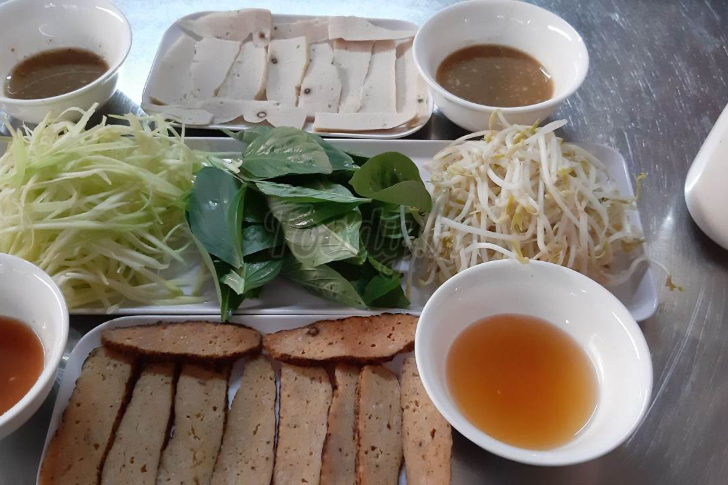 Phần Chả, Nem Chua, Rau, Xoài