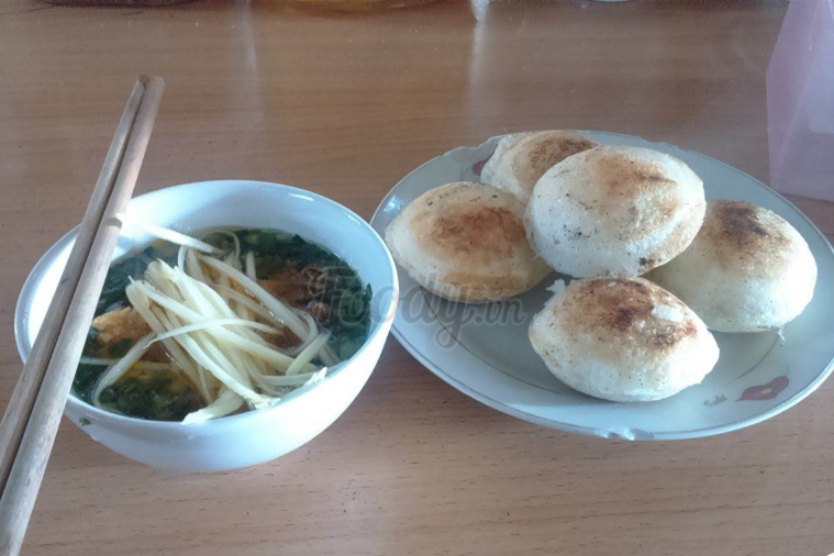 Bánh Căn Trứng Cút Và Trứng Gà