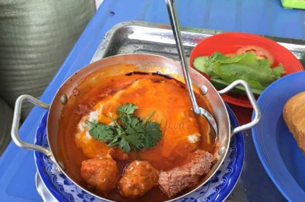 Bánh Mì Xíu Mại Và Ốp La (Để Chung)