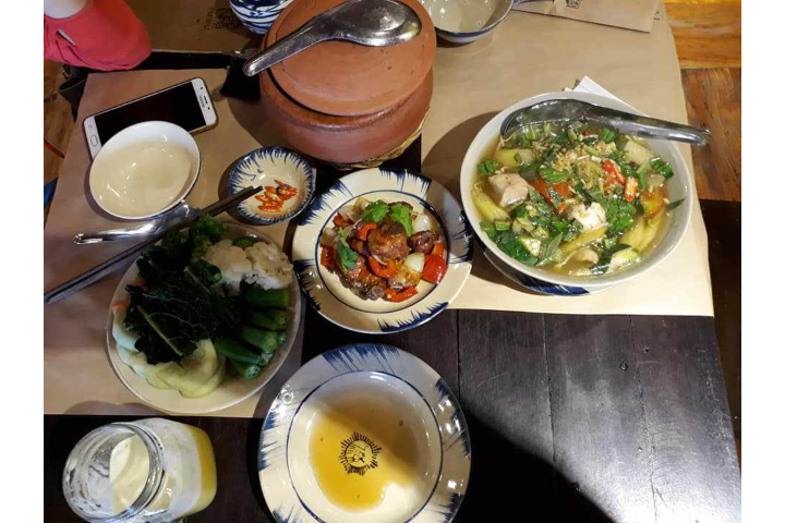 Thực Đơn 3 (Canh Chua, Sườn Xào Chua Ngọt, Rau Chấm Quẹt)