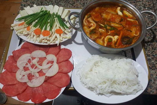 Lẩu Bò Kim Chi
