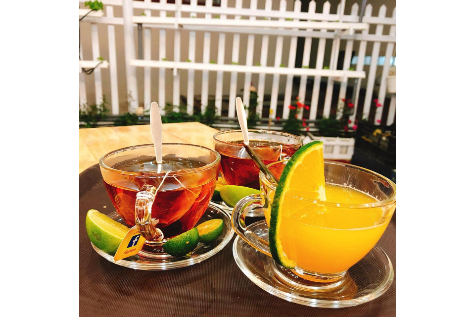Nước Cam Và Lipton Chanh