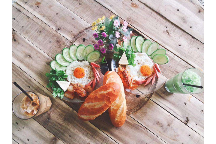 Cà Phê Sữa, Bánh Mì Ốp La, Sâm Dứa Sữa