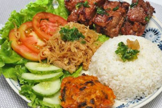Cơm Tấm Sườn Que, Chả