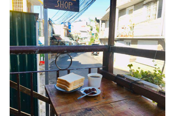 Bánh Sandwich, Mứt Dâu Tây, Cà Phê Sữa