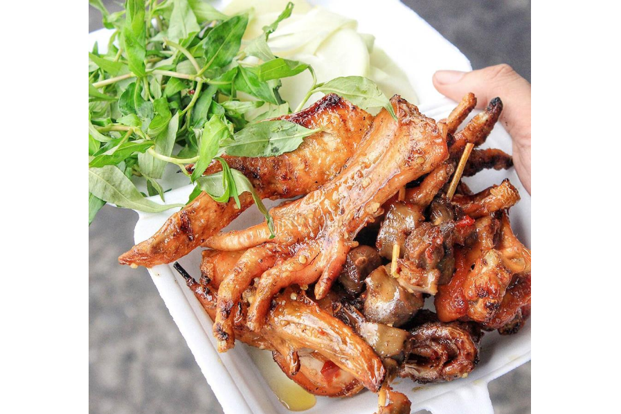 Chân Gà Và Cút Nướng