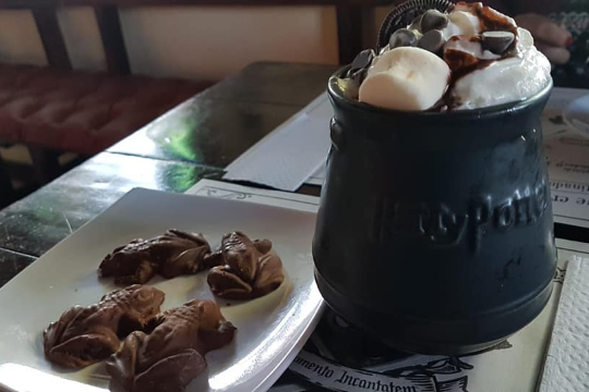 Yaourt Oliu Và Bánh Ếch