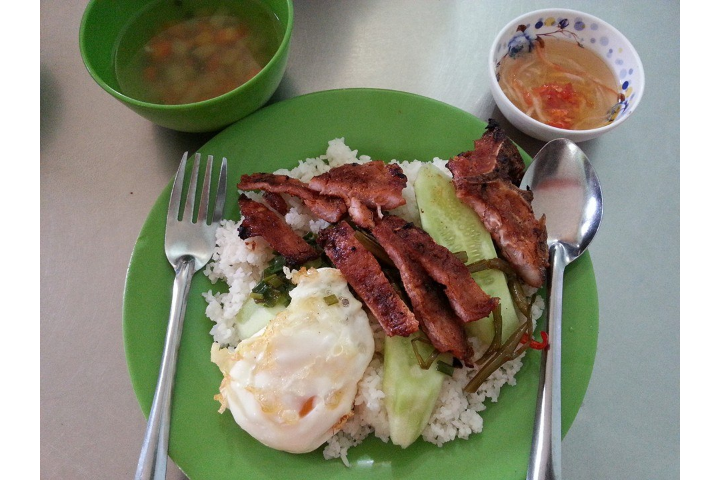 Cơm Sườn Trứng