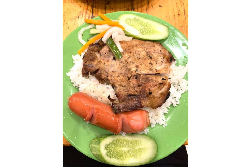 Cơm Sườn Xúc Xích