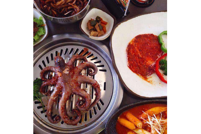 Bạch Tuộc Nướng, Bò Nướng, Bánh Gạo Cay