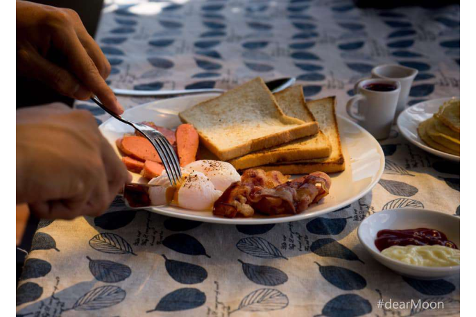 Bánh Mì, Bò Áp Chảo, Trứng, Xúc Xích