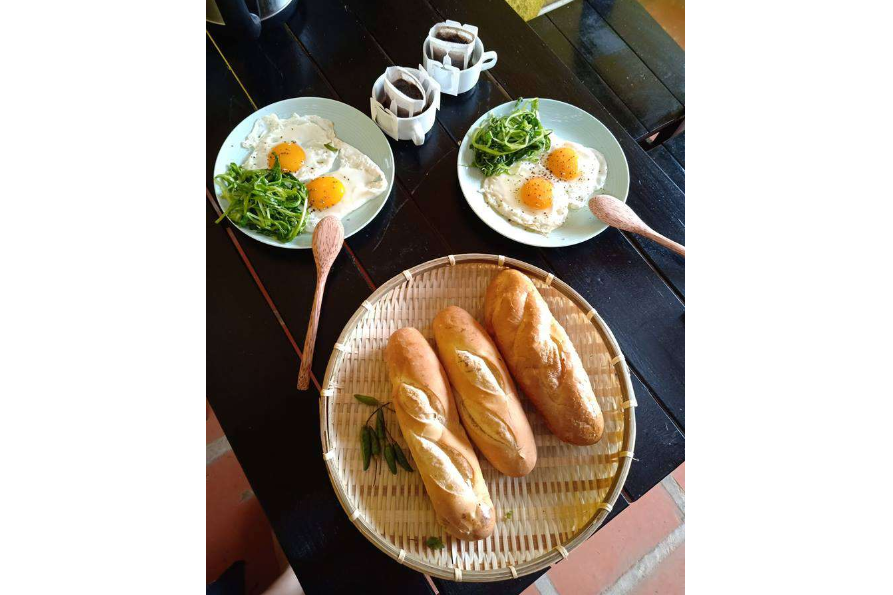 Bánh Mì Ốp La, Cà Phê