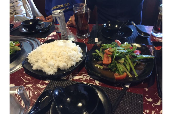 Cơm Và Bò Xào Cải Xanh