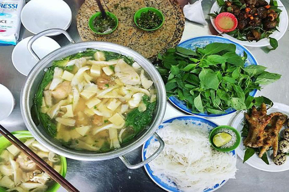 Lẩu Gà Lá É, Chân Gà Nướng