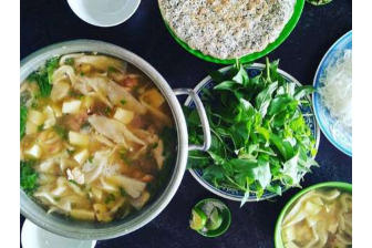 Lẩu Gà Lá É