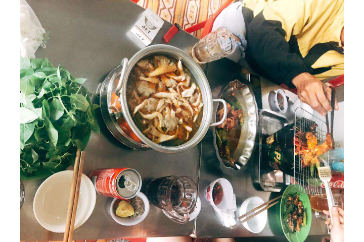 Lẩu Gà Lá É