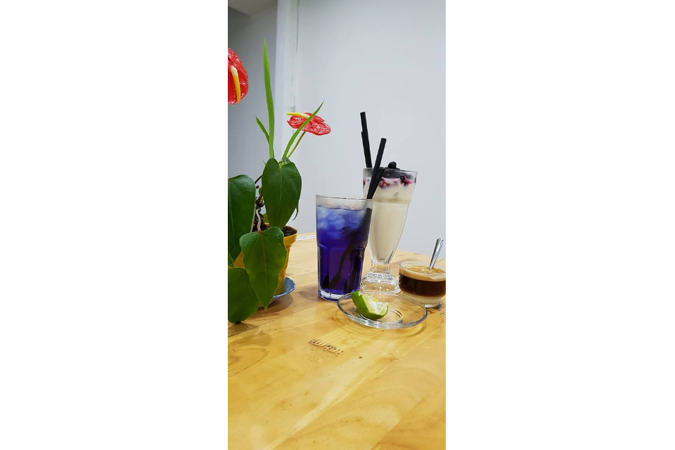 Soda Và Yaourt Dâu Tằm, Bạc Xỉu