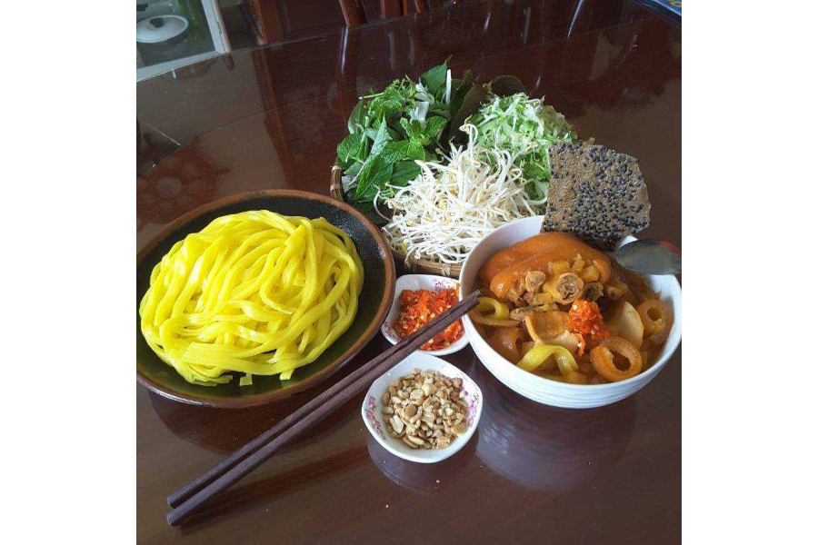 Mì Quảng Giò Heo