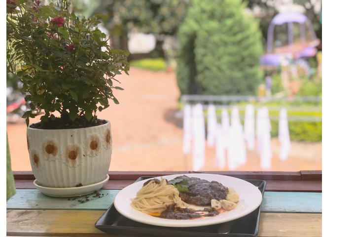 Beefsteak Và Mì Ý