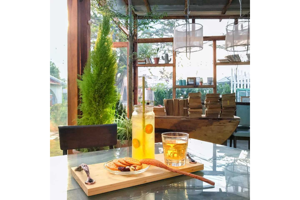 Tắc Đá Và Bánh Ngọt