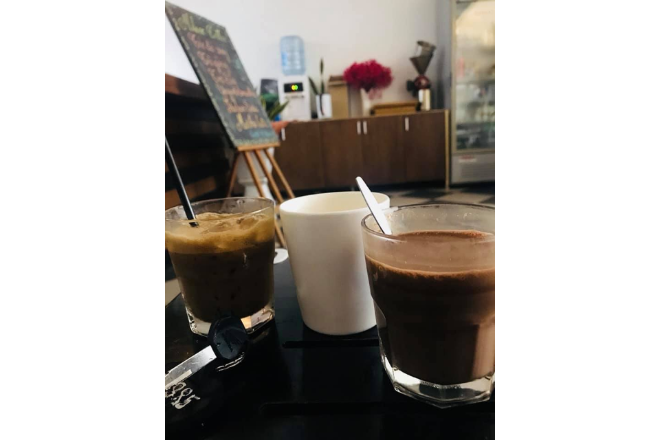 Cà Phê Sữa Đá Và CaCao Nóng