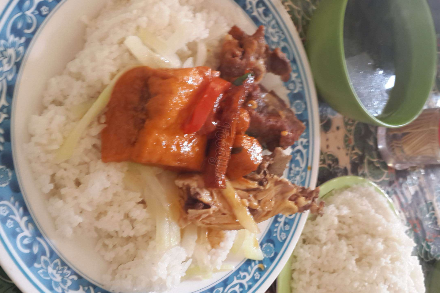 Cơm Gà, Đậu Khuôn 